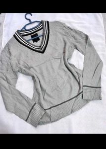 Stylish Light Gray V-Neck Sweater