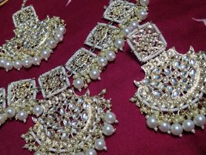 Exquisite Kundan &amp; Pearl Jewellery Set
