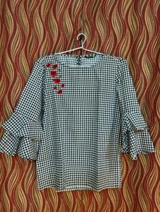 Chic Black &amp; White Checked Bell Sleeve Top