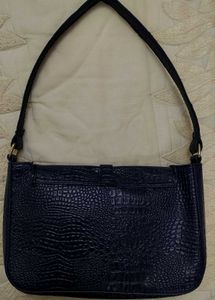 Midnight blue buckle shoulder bag