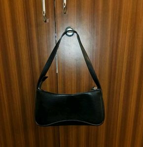Stylish Black Shoulder Bag