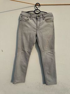 Levi’s Grey Jeans - Casual Style