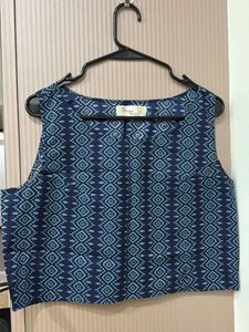 Stylish Navy Blue Printed Crop Top