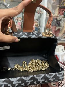 Box Sling Bag