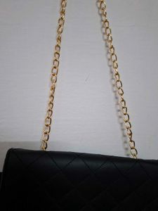 Chic Quilted Black Crossbody Bag with Gold Chain