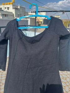 black bodycon dress