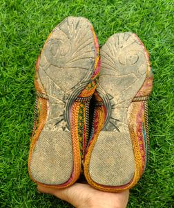 Embroidered Juttis / Sandal for women 🎀