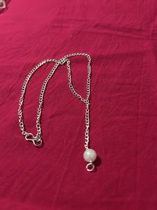Elegant Silver Tone Necklace with Pearl