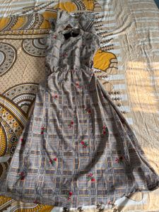 Chic Plaid A-Line Midi Dress with Floral Accents