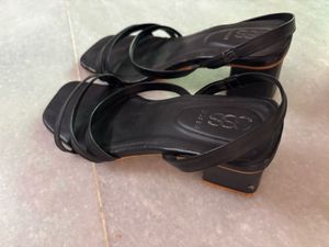 Stylish Black Strappy Flat Sandals