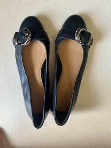 Chic Black Ballet Flats with Buckle Accent