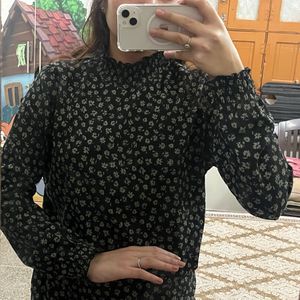 size 30 to 34 wear Floral Print Mock Neck