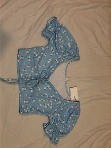 Blue Floral Puff Sleeve Crop Top