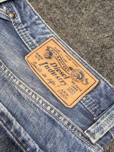 Diesel Larkee 008XR Regular-Straight Jeans | Made