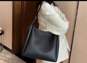 Chic Black Hobo Shoulder Bag