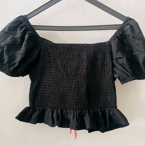 Chic Black Crop Top with Pink Bow