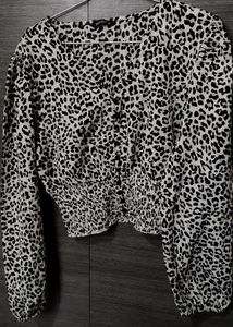 Leopard Print Long Sleeve Top(Get a freebie)