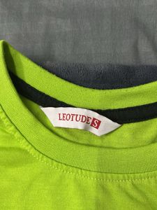 LEOTUDE Graphic Print Tee
