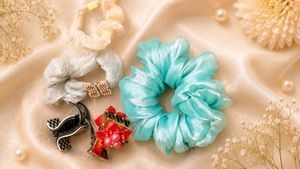Fashionable Hair Scrunchies & Clips Set