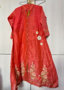 Elegant Coral Kurta with Floral Embroidery