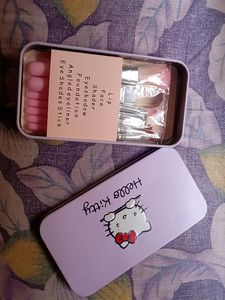 Hello Kitty Make-up Brushes 😻