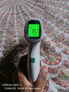 Quantum Non-Contact Infrared Thermometer