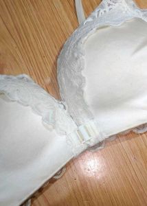 ✨Lace Trimmed Padded Bra🌼No Swap