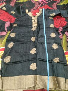 Elegant Black Kurta with Paisley Motifs