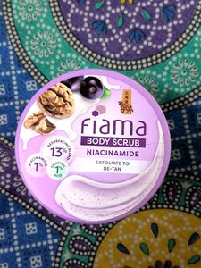 Fiama Body Scrub Niacinamide