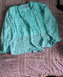 Chic Teal Floral Pleated top 🐬✨