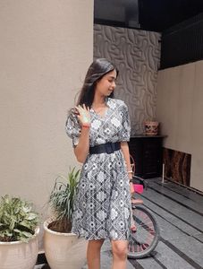 Chic Monochromatic Print Dress