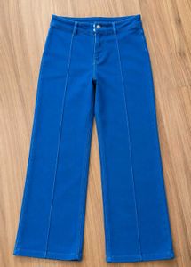 straight Jeans with fancy button