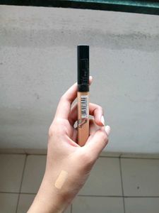 Maybelline Fit Me! Concealer Shade (30 Honey)