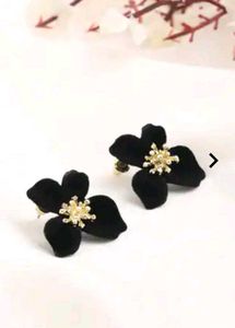 Elegant Black Flower Stud Earrings