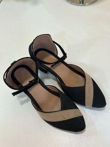 ✨Chic Black &amp; Tan Block Heels