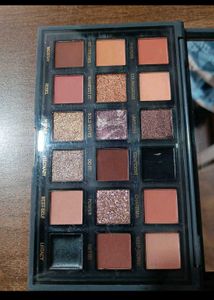 Huda Beauty Eyeshadow Palette