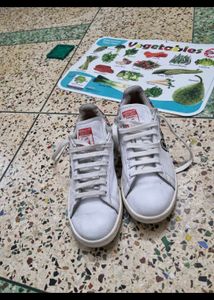 Rare vintage  White Adidas Sneakers with Flor