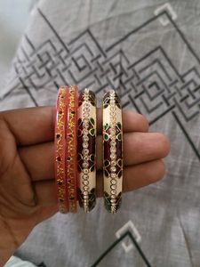 Set of 4 Fashionable Bangles
