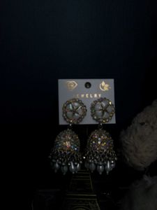 Elegant Jhumka Earrings 🪞✨🦢