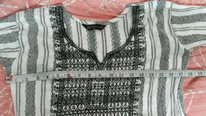 HH Kurties XL B&amp;W Embroidered Striped Tunic