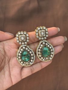 Stunning Emerald &amp; Pearl Dangle Earrings