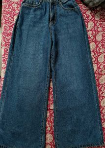 ZARA Baggy jeans.