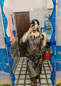Elegant Paisley Print Kurta Set