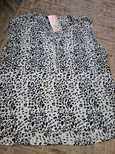 Chic Leopard Print Zipper Top