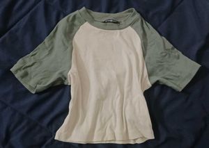 beige and green fitted tee | S