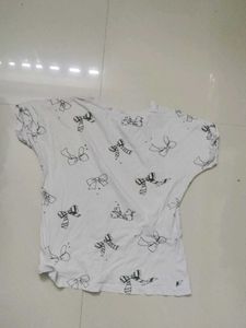 White T-shirt with Bow Print