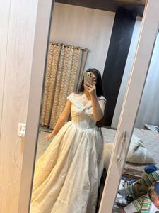 beautiful golden party gown with trail🎀🧚🏻‍♀️