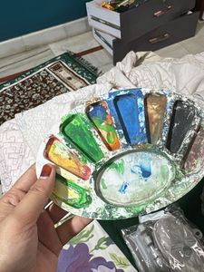 Gold Paint Palette &amp; Push Pins
