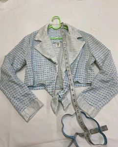 Stylish Cropped Tie-Front Jacket