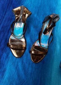 Chic Heeled Sandals with Holographic Detail